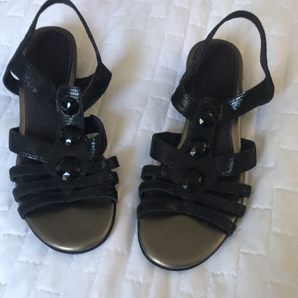 New Aravon Gladiator Style Sandals - Picture 3 of 8